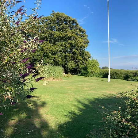 Hulen, Lundeledsvej 5 Farm stay *