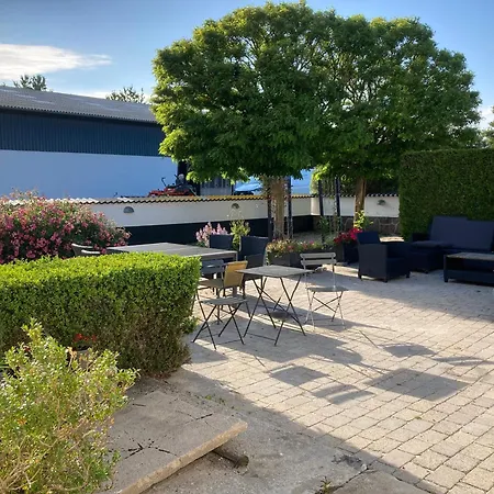 Hulen, Lundeledsvej 5 *