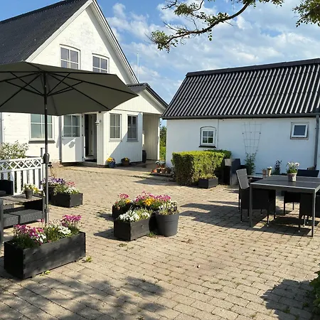 Hulen, Lundeledsvej 5 *